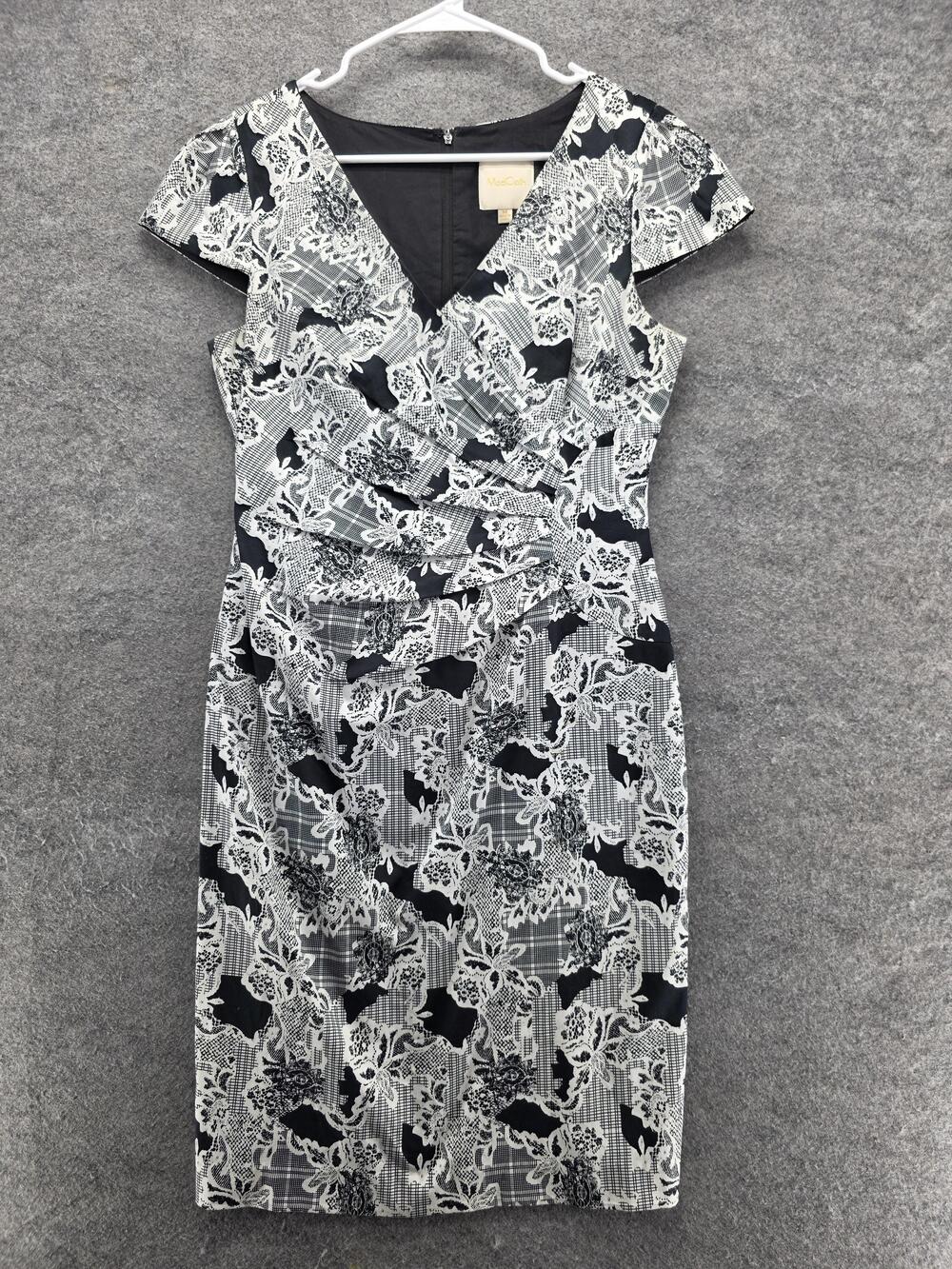 ModCloth Dress Womens Medium Black White Ruched Sheath Cap Sleeve V Neck Stretch